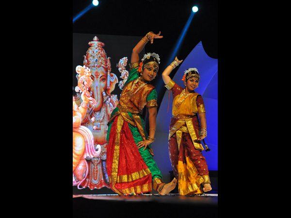  అతిథిగా మంత్రి, ఊర్రూతలూగించిన విద్యార్ధినిలు