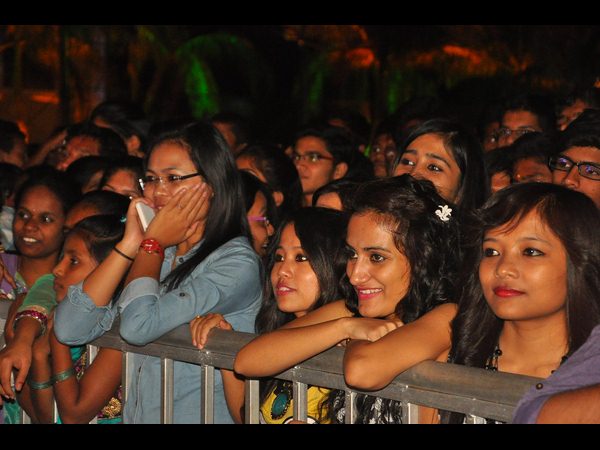  అతిథిగా మంత్రి, ఊర్రూతలూగించిన విద్యార్ధినిలు