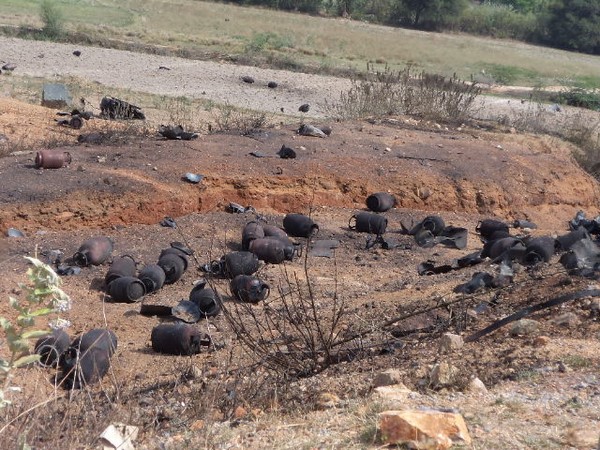 రహదారి పక్కకు కొన్ని..