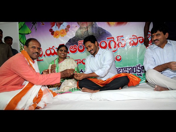 జగన్ ఇలా..