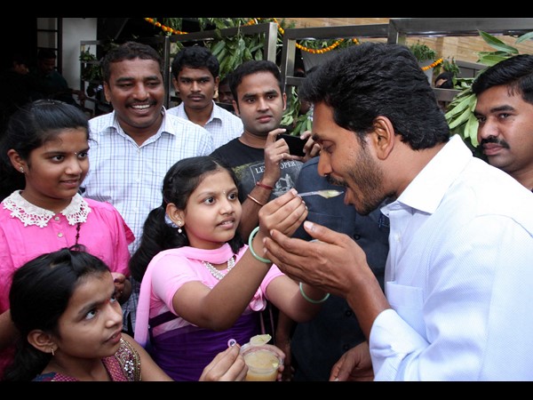 పచ్చడి సేవిస్తూ...