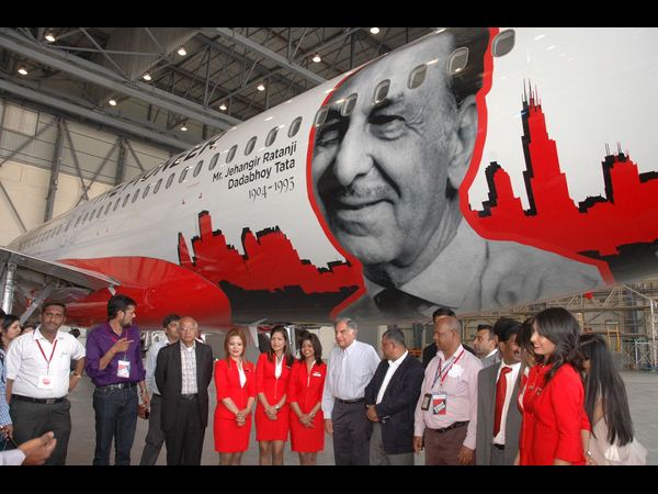  టాటా ఫోటోతో ఎయిర్ ఏషియా 'ద పయనీర్'