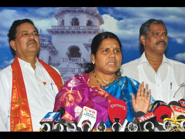  పీతల సుజాత