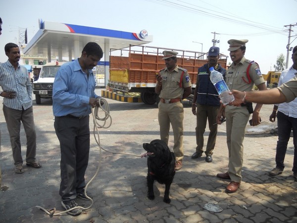 సజీవ దహనం: ఒంటిపై పెట్రోల్ పోసి తగలబెట్టారు