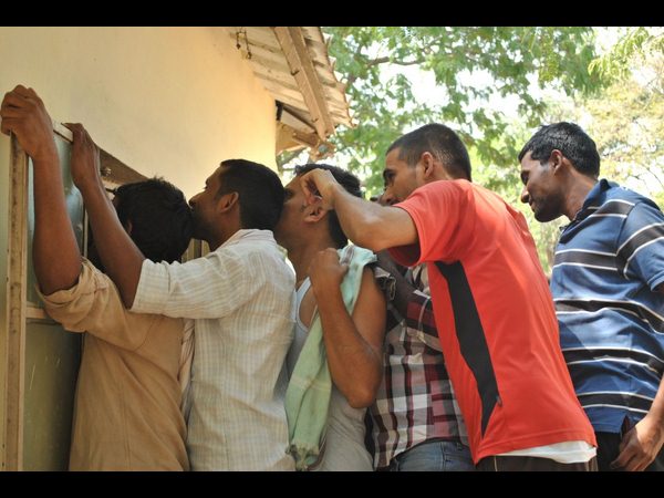  సెమీ ఫైనల్ మ్యాచ్ సందర్భంగా రోడ్లన్నీ ఖాళీ 