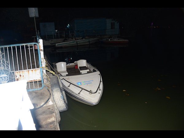 బోల్తాపడిన పడవ