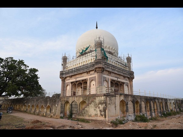 కుతుబ్షాహీ సమాధుల వద్ద గార్డెన్, మ్యూజియం కుతుబ్షాహీ సమాధుల వద్ద గార్డెన్, మ్యూజియం