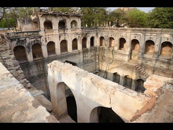 కుతుబ్షాహీ సమాధుల వద్ద గార్డెన్, మ్యూజియం కుతుబ్షాహీ సమాధుల వద్ద గార్డెన్, మ్యూజియం