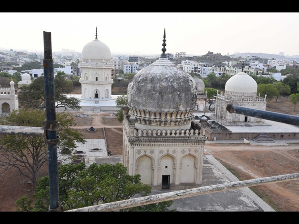 కుతుబ్షాహీ సమాధుల వద్ద గార్డెన్, మ్యూజియం కుతుబ్షాహీ సమాధుల వద్ద గార్డెన్, మ్యూజియం