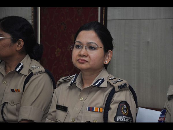 కెమెరాలో చిత్రీకరించి..