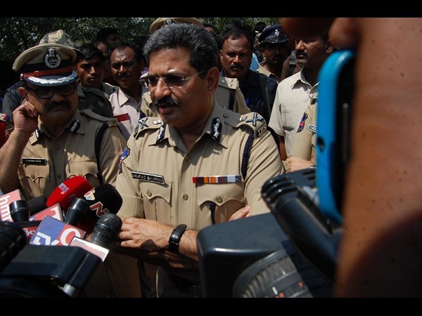 మీడియాతో అనురాగ్ శర్మ