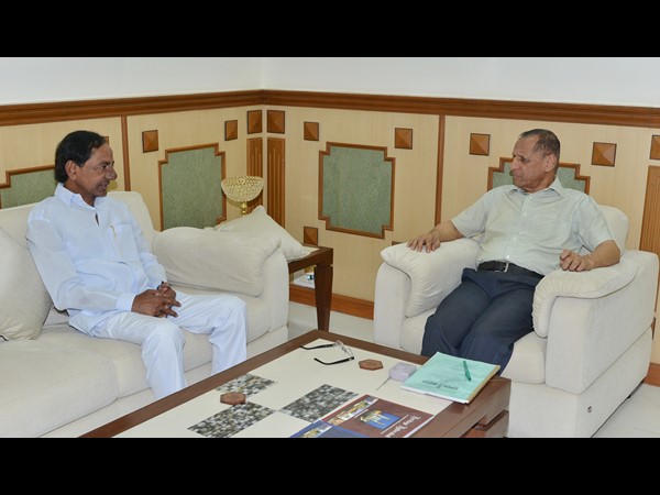 గవర్నర్‌తో సిఎం కెసిఆర్