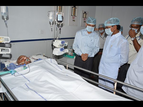 సిద్ధయ్య కుటుంబానికి కేసీఆర్ పరామర్శ, భరోసా