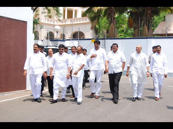 కాంగ్రెస్ నేతలు