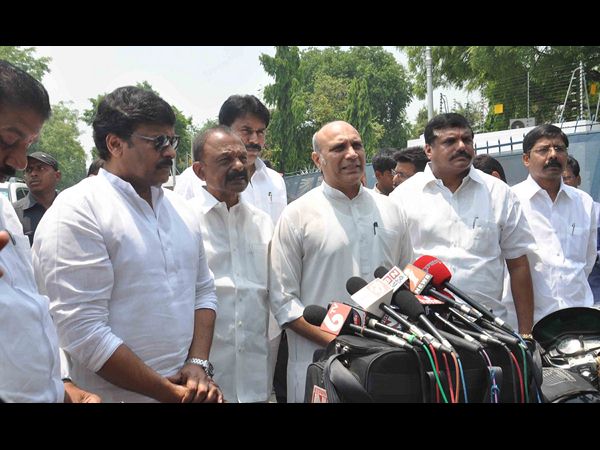కాంగ్రెస్ నేతలు