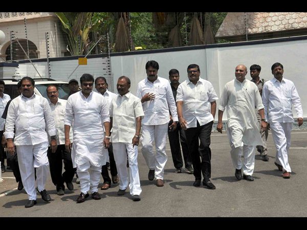 కాంగ్రెస్ నేతలు