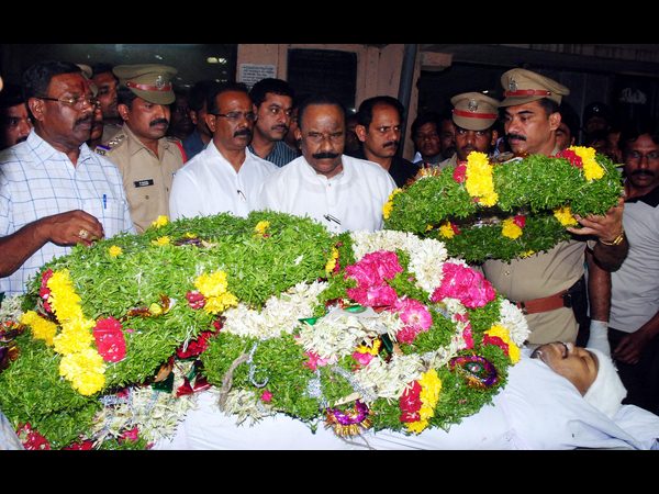 జడ్చర్లలో సిద్ధయ్యకు అంత్యక్రియలు