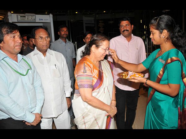  విశాఖకు వెల్లువెత్తుతున్న వీఐపీలు