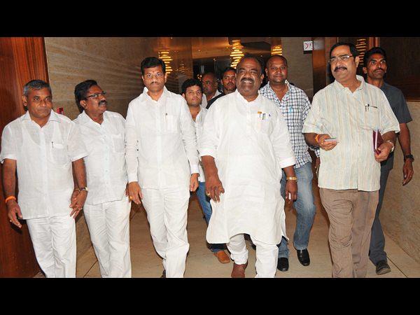  విశాఖకు వెల్లువెత్తుతున్న వీఐపీలు