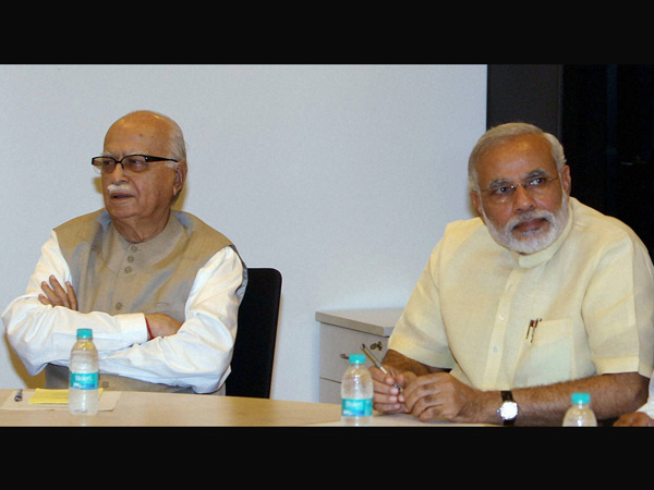 Modi and Advani smiles at Rajbhavan