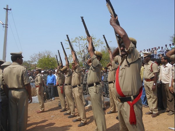 Nalgonda encounter SI Siddaiah funeral started at Jadcherla