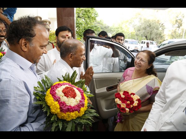  శ్రీవారిని సేవలో స్పీకర్ సుమిత్రా మహాజన్‌ 