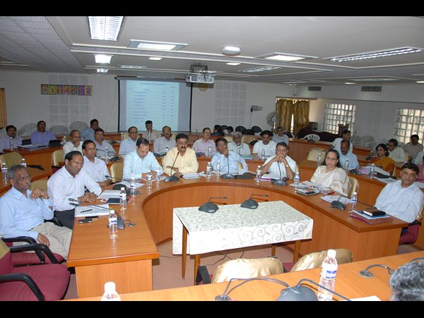 నీతి ఆయోగ్ సభ్యులతో సీఎం కేసీఆర్ భేటీ 