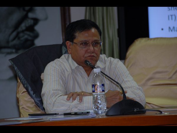 నీతి ఆయోగ్ సభ్యులతో సీఎం కేసీఆర్ భేటీ 