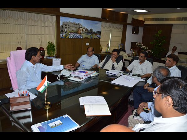 నీతి ఆయోగ్ సభ్యులతో సీఎం కేసీఆర్ భేటీ 