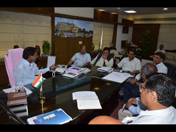 నీతి ఆయోగ్ సభ్యులతో సీఎం కేసీఆర్ భేటీ 