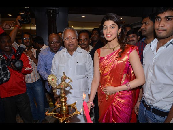  ఒకే రోజు అటు సమంత, ఇటు ప్రణిత 