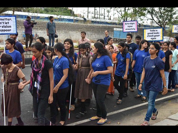 వాక్ ఇన్ ది డార్క్