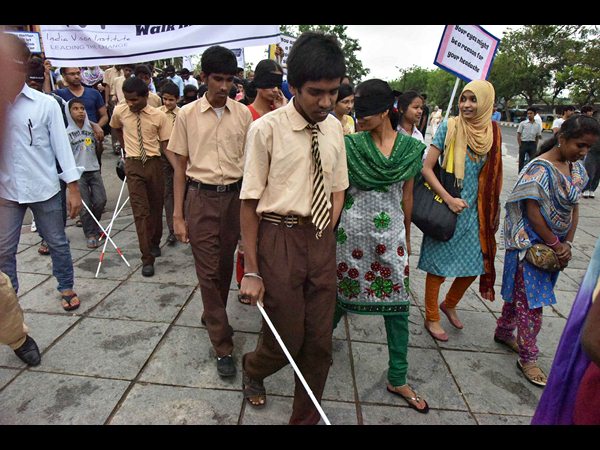 వాక్ ఇన్ ది డార్క్