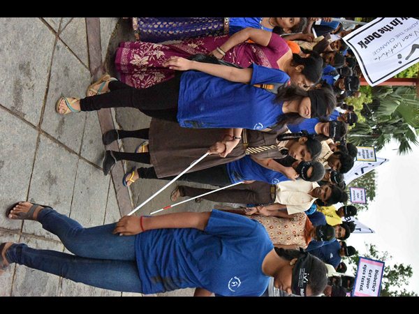 వాక్ ఇన్ ది డార్క్