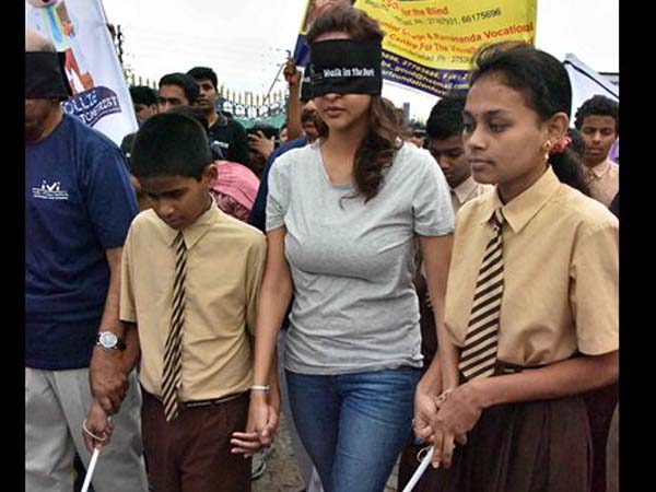 వాక్ ఇన్ ది డార్క్