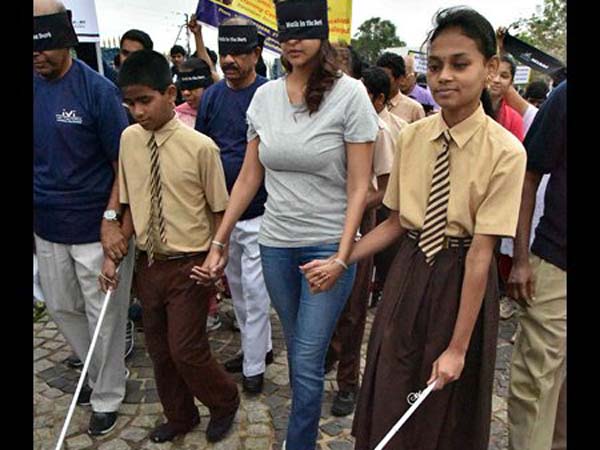 వాక్ ఇన్ ది డార్క్