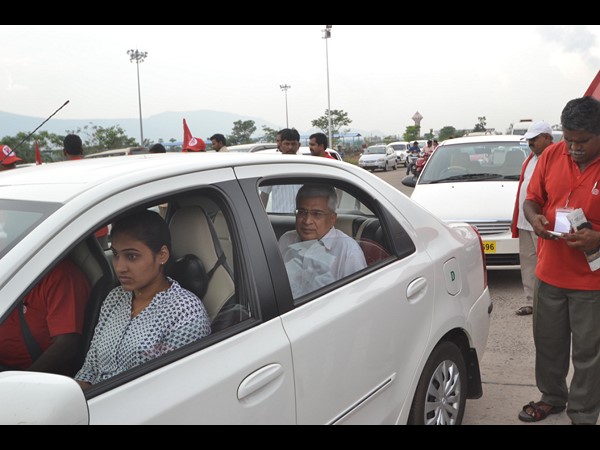  సీపీఎం జాతీయ మహాసభలకు తరలివస్తున్న నేతలు 