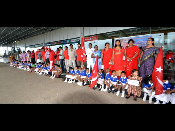  సీపీఎం జాతీయ మహాసభలకు తరలివస్తున్న నేతలు 