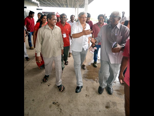 సీపీఎం జాతీయ మహాసభలకు తరలివస్తున్న నేతలు 