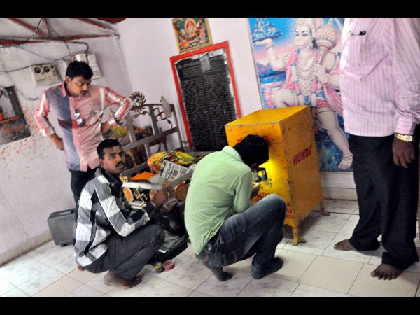 అభయాంజనేయ స్వామి ఆలయంలో..