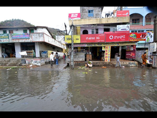 విశాఖలో భారీ వర్షం