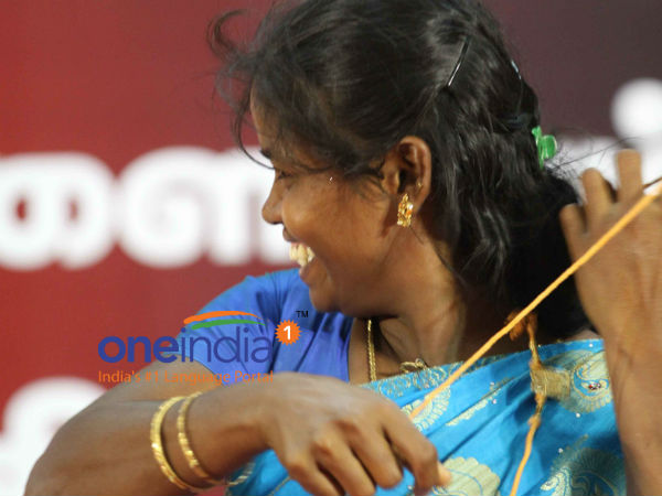  'స్వచ్ఛందంగా తాళి తీసే'