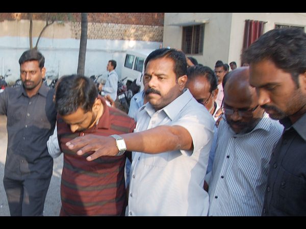 బంగారం వ్యాపారిని ఇాల..
