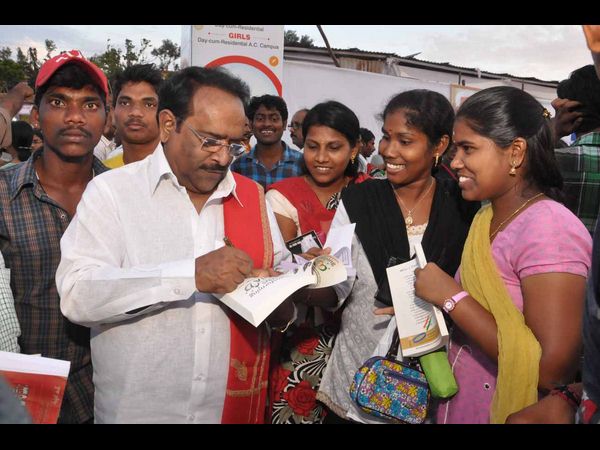 విశాఖ ఫెస్ట్‌లో పరుచూరి, ప్రజల్లో చైతన్యం 