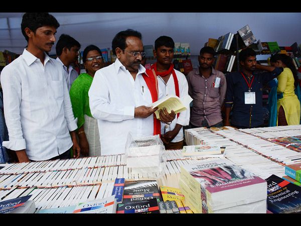  విశాఖ ఫెస్ట్‌లో పరుచూరి, ప్రజల్లో చైతన్యం 