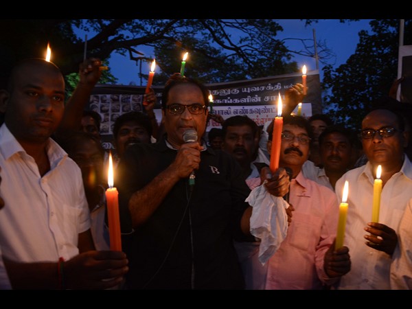 కొవ్వొత్తుల ర్యాలీ..