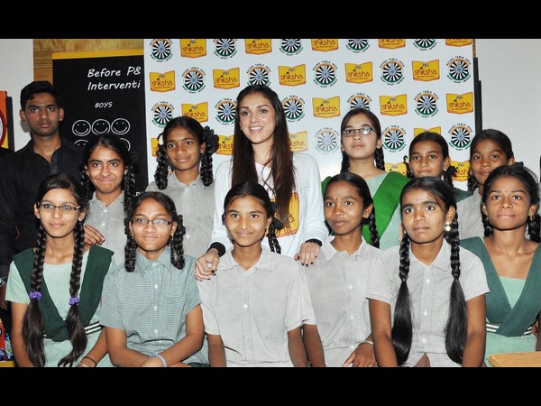  నగరంలో బాలీవుడ్ నటి అదితి రావు సందడి 
