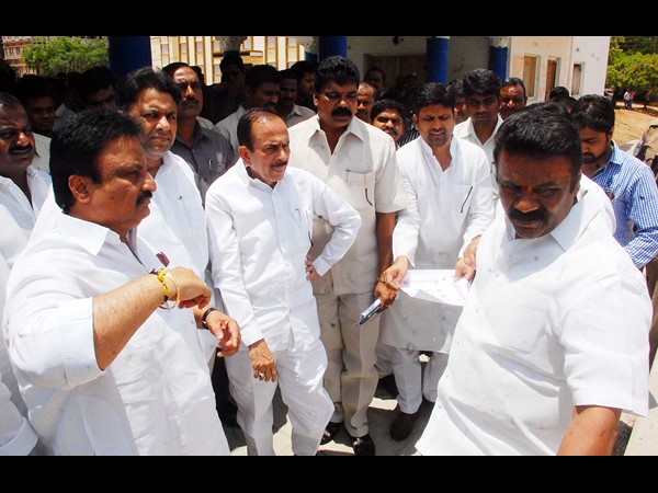 ప్లీనరీ ఏర్పాట్ల పరిశీలన