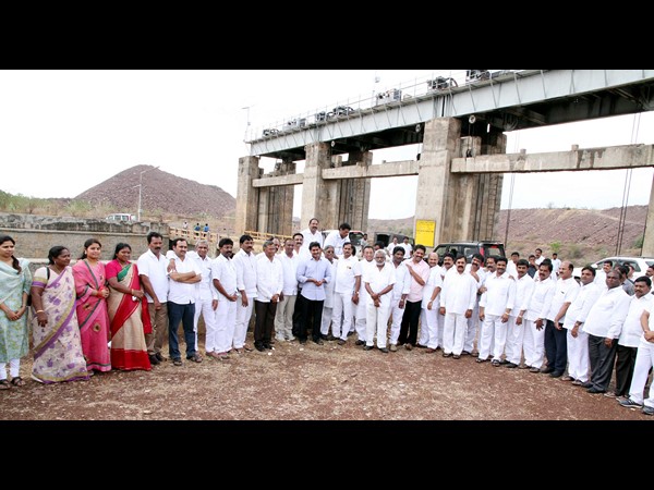 వైయస్ జగన్