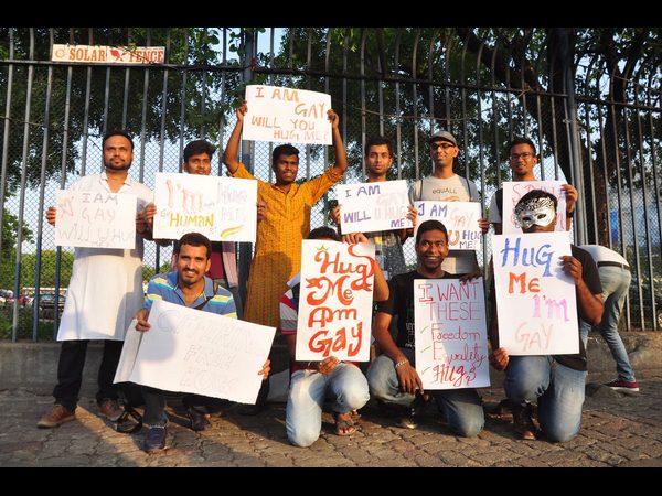 నెక్లెస్ రోడ్డులో 'గే'ల ప్రదర్శన నెక్లెస్ రోడ్డులో 'గే'ల ప్రదర్శన